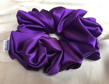 Load image into Gallery viewer, Scrunchies Satin
